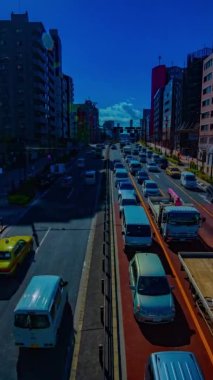 Şehir merkezindeki caddenin gündüz dikey çekimde zaman çizelgesi. Shibuya-ku Tokyo Japonya - 02.04.2019 kamera: Canon EOS 5D mark4