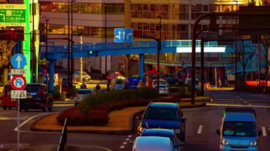 Şehir merkezinde gündüz geniş çekim de şehir sokak bir timelapse. Shibuya-ku Tokyo Japan - 02.04.2019 kamera : Canon Eos 5d mark4