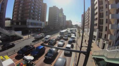 Şehir merkezinde gündüz geniş çekim de şehir sokak bir timelapse. Shibuya-ku Tokyo Japan - 02.04.2019 kamera : Canon Eos 5d mark4