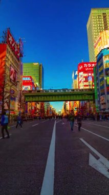İş kasabasındaki inşaat ın yakınındaki sokağın bir zaman atlamalı. Shibuya-ku Tokyo Japan - 01.28.2019 kamera : Canon Eos 5d mark4