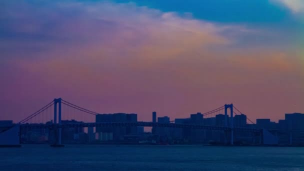 Een Tijdspanne Van Zonsondergang Buurt Van Baai Bij Zakelijke Stad — Stockvideo