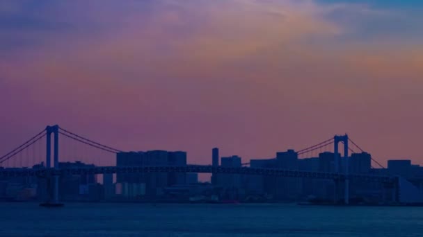 Een Tijdspanne Van Zonsondergang Buurt Van Baai Bij Zakelijke Stad — Stockvideo