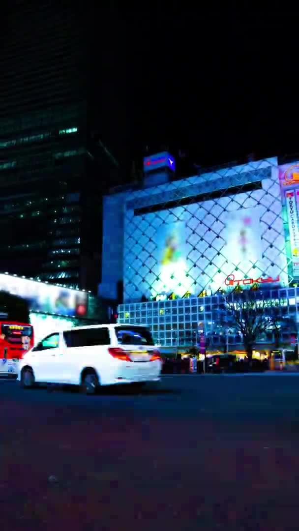 Cruce Nocturno Lapso Tiempo Ciudad Neón Zoom Tiro Vertical Shibuya — Vídeo de stock