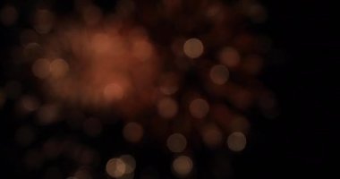 Havai fişek bokeh geceleri karanlık gökyüzü arkasında. Koutou-ku Odaiba Tokyo Japonya - 12.08.2018: Bu s bir soyut görüntüleri. fotoğraf makinesi: Canon Eos 5d mark4