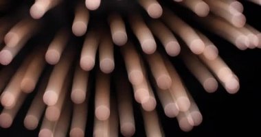 Havai fişek bokeh geceleri karanlık gökyüzü arkasında. Koutou-ku Odaiba Tokyo Japonya - 12.08.2018: Bu s bir soyut görüntüleri. fotoğraf makinesi: Canon Eos 5d mark4