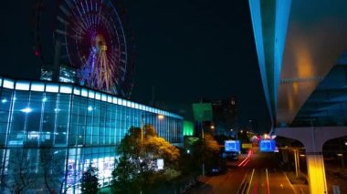 Geceleri lunapark yakınında dönme dolabı. Koutou-ku Odaiba Tokyo Japonya-12.18.2018: geceleri bir dönme dolabı. 4k zaman atlamalı. Kamera: Canon EOS 5D mark4