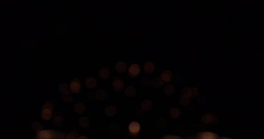 Havai fişek bokeh geceleri karanlık gökyüzü arkasında. Koutou-ku Odaiba Tokyo Japonya - 12.08.2018: Bu s bir soyut görüntüleri. fotoğraf makinesi: Canon Eos 5d mark4