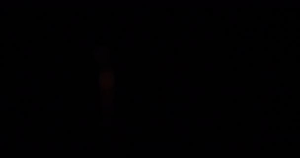 明夜在黑暗的天空后面燃放烟花 日本东京都很古图库 2018 这是一个抽象的镜头 Eos 标记4 — 图库视频影像