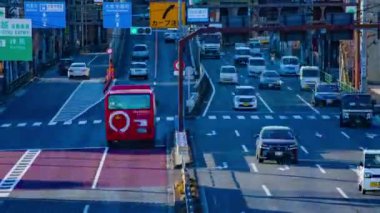 Şehir merkezindeki gündüz saatinde sokakta araba ları aceleye getirme. Nerima ward Tokyo Japonya - 01.09.2019 : Bu bir trafik sıkışıklığı. kamera : Canon Eos 5d mark4