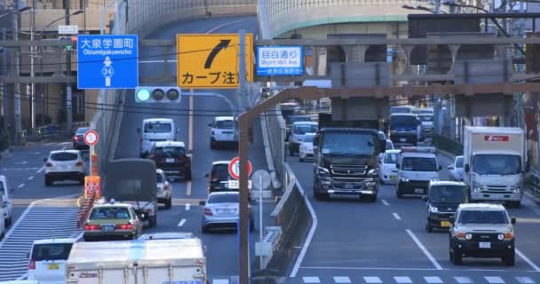 Rasende Autos Auf Der Straße Der Innenstadt Von Tokio Tagsüber — Stockvideo