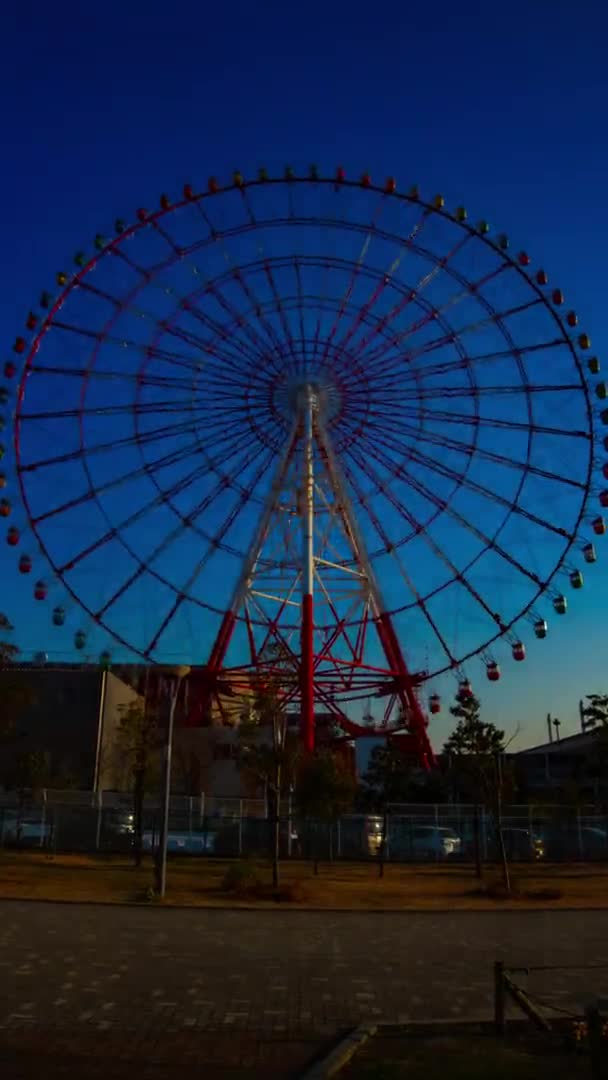 Time Lapse Ferris Rueda Detrás Del Cielo Azul Parque Atracciones — Vídeos de Stock