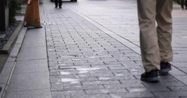 Geleneksel şehir merkezinde Gion Kyoto, insanlar yürüyen. Gion Kyoto Japonya - 12.01.2018: Bu insanlar Kyoto yürüme s vücut parçaları. fotoğraf makinesi: Canon Eos 5d mark4