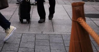 Geleneksel şehir merkezinde Gion Kyoto, insanlar yürüyen. Gion Kyoto Japonya - 12.01.2018: Bu insanlar Kyoto yürüme s vücut parçaları. fotoğraf makinesi: Canon Eos 5d mark4