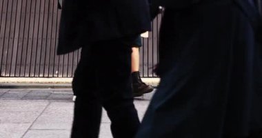 Geleneksel şehir merkezinde Gion Kyoto, insanlar yürüyen. Gion Kyoto Japonya - 12.01.2018: Bu insanlar Kyoto yürüme s vücut parçaları. fotoğraf makinesi: Canon Eos 5d mark4