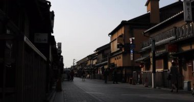 Eski geleneksel şehir merkezinde Gion Kyoto, sokak moda. Gion Kyoto Japonya - 12.01.2018: Bu s Kyoto geleneksel bir şehir. fotoğraf makinesi: Canon Eos 5d mark4