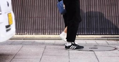 Geleneksel şehir merkezinde Gion Kyoto, insanlar yürüyen. Gion Kyoto Japonya - 12.01.2018: Bu insanlar Kyoto yürüme s vücut parçaları. fotoğraf makinesi: Canon Eos 5d mark4