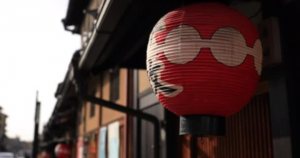 京都祇園に伝統的なダウンタウンで日本語ランタン 祇園京都 2018 京都の伝統的なダウンタウン カメラ キヤノン Eos Mark4 — ストック動画