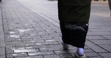 Geleneksel şehir merkezinde Gion Kyoto, insanlar yürüyen. Gion Kyoto Japonya - 12.01.2018: Bu insanlar Kyoto yürüme s vücut parçaları. fotoğraf makinesi: Canon Eos 5d mark4