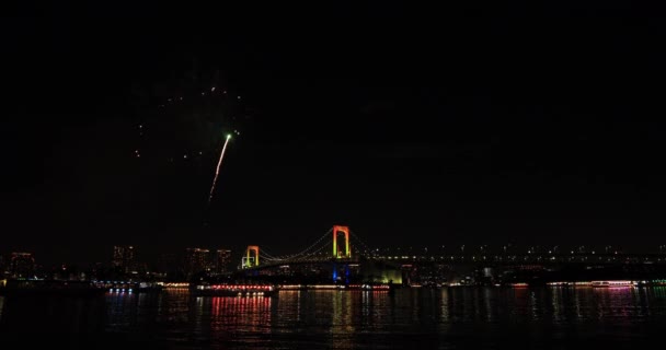 Fuegos Artificiales Cerca Del Puente Rainbow Playa Koutou Odaiba Tokio — Vídeos de Stock