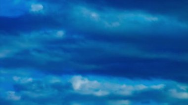 Mavi gökyüzünde bulutlar zaman atlamalı. Nerima-ku Tokyo Japonya - 12.05.2018: Bu s mavi gökyüzünde bulut zaman atlamalı. fotoğraf makinesi: Canon Eos 5d mark4