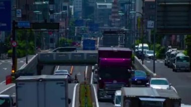 Tokyo 'daki şehir sokağındaki trafik sıkışıklığının zaman aşımı. Yüksek kalite 4K görüntü. Tokyo Japonya 05.18.2022 Tokyo 'da bir şehir caddesi.. 