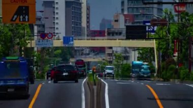 Tokyo 'daki şehir sokağındaki trafik sıkışıklığının zaman aşımı. Yüksek kalite 4K görüntü. Tokyo Japonya 05.18.2022 Tokyo 'da bir şehir caddesi.. 