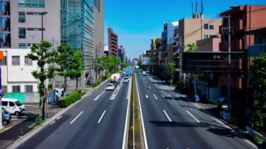 Tokyo Tilt kentsel caddesindeki trafik sıkışıklığının zaman aşımı. Yüksek kalite 4K görüntü. Tokyo Japonya 05.18.2022 Tokyo 'da bir şehir caddesi.. 