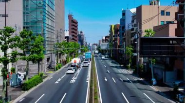 Tokyo yakınlarındaki şehir sokağındaki trafik sıkışıklığının zamanı. Yüksek kalite 4K görüntü. Tokyo Japonya 05.18.2022 Tokyo 'da bir şehir caddesi.. 
