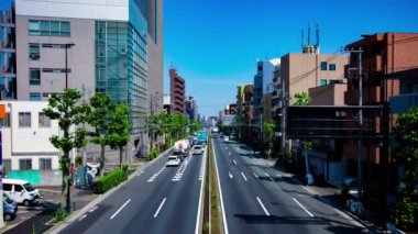 Tokyo Tilt kentsel caddesindeki trafik sıkışıklığının zaman aşımı. Yüksek kalite 4K görüntü. Tokyo Japonya 05.18.2022 Tokyo 'da bir şehir caddesi.. 