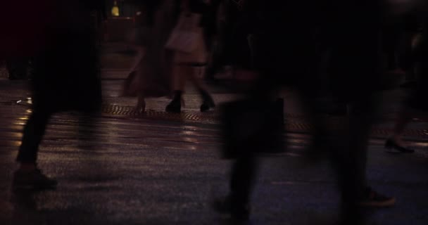 Ein Hochgeschwindigkeitsschießen Auf Die Körperteile Von Passanten Der Kreuzung Shibuya — Stockvideo