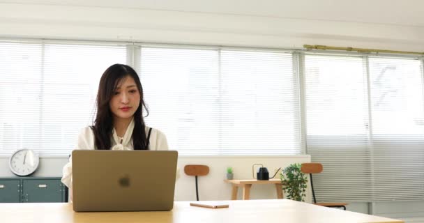 Tokyo Japan 2022 Working Scene Acted Japanese Model Office High — Videoclip de stoc