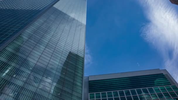 Timelapse Cloud Reflecting Building Business Town Wide Shot Zoom High — Vídeo de Stock