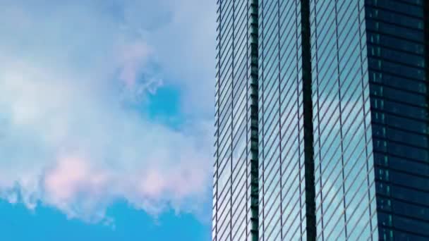 Ένα Timelapse Σύννεφο Που Αντανακλά Κτίριο Στην Επιχειρηματική Πόλη Μακρινό — Αρχείο Βίντεο