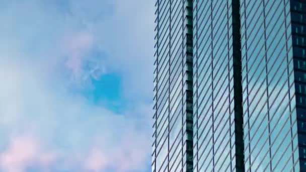 Временной Промежуток Облака Отражающий Здание Деловом Городе Выстрелил Зум Высококачественные — стоковое видео