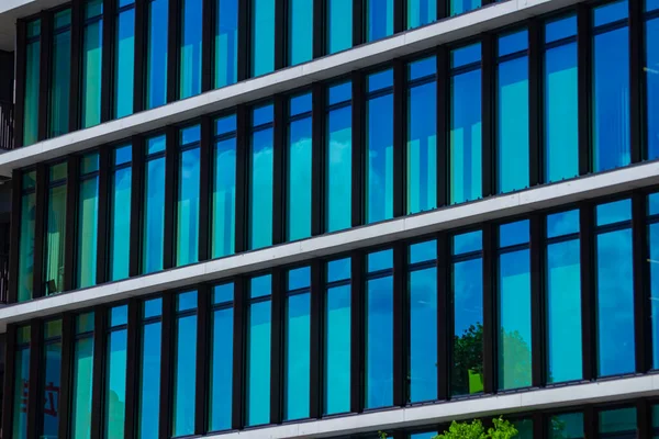 Cloud Reflecting Building Business Town Long Shot High Quality Photo — Fotografia de Stock