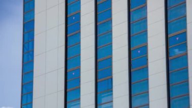 A timelapse of cloud reflecting the building in the business town long shot panning. High quality 4k footage. Chiyoda district Koujimachi Tokyo Japan 07.28.2022 Here is a center of the city in Tokyo. 