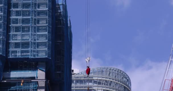 Moving Cranes Construction Daytime Long Shot High Quality Footage Minato — Stok video