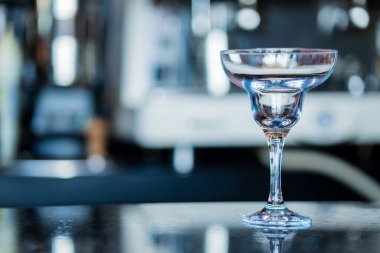 Tekila sahildeki yaz barında hazırlanıyor.