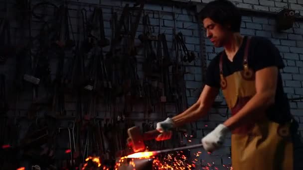 Authentic italian brunette man blacksmith working in the workshop — Video