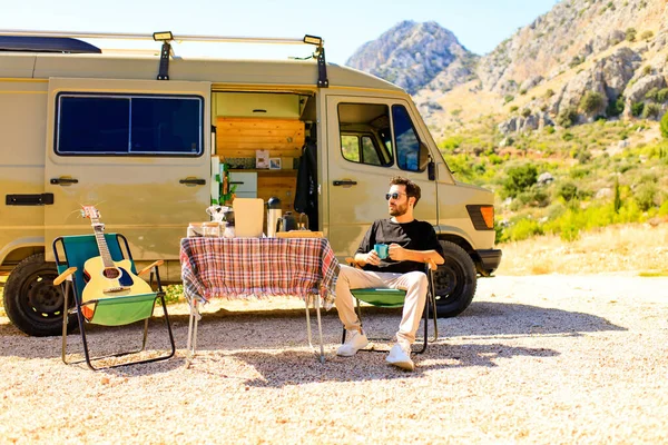 Young Man Relaxing Camping Trailer Mountain Background — Stock Photo, Image