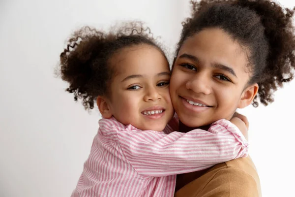 Younger Older Sister Spending Time Together Home Two Black Girls — Stock Photo, Image