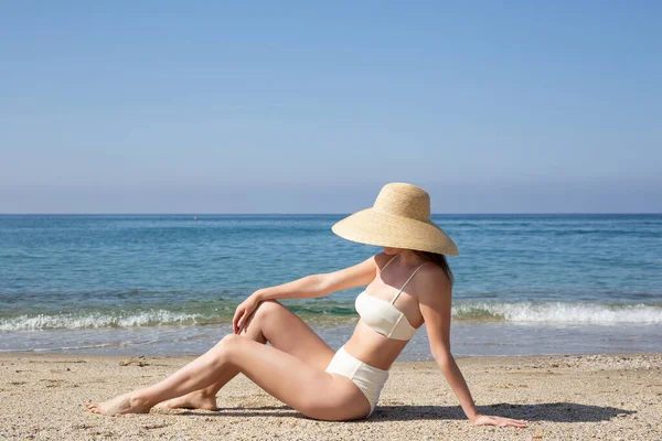 Caucasian Woman Fit Body Bikini Bathing Suit High Waisted Bottom — ストック写真
