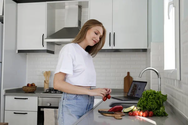 Young Beautiful Woman Alone Kitchen White Cupboard Tiling Cooking Salad — Fotografia de Stock