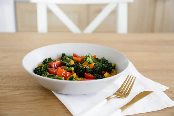 Tasty Salad Steamed Broccoli Fresh Tomatoes White Ceramic Bowl Clean — Foto Stock