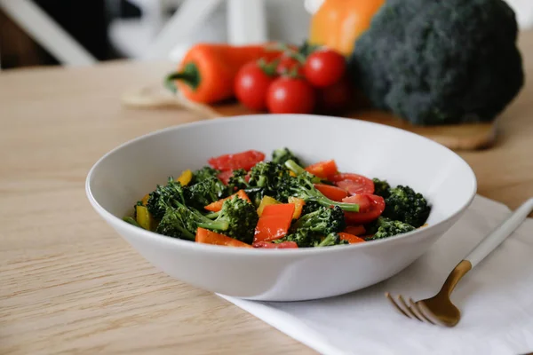 Tasty Salad Steamed Broccoli Fresh Tomatoes White Ceramic Bowl Clean —  Fotos de Stock