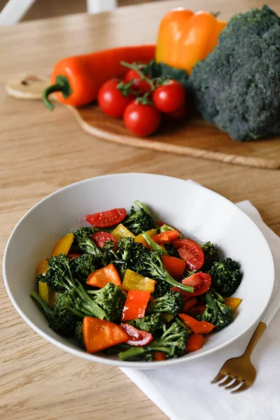 Tasty Salad Steamed Broccoli Fresh Tomatoes White Ceramic Bowl Clean — Fotografia de Stock