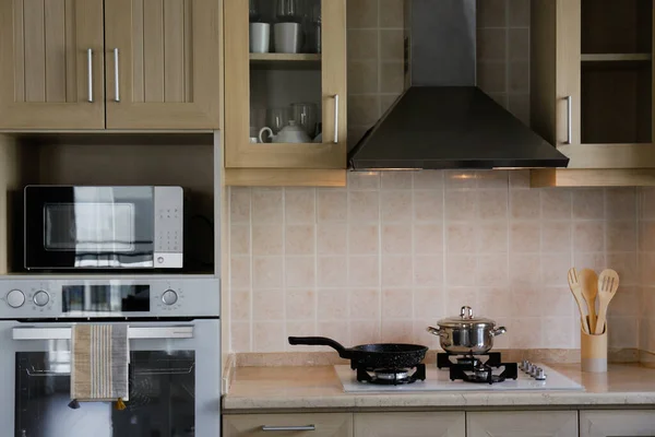 Stylish Wooden Kitchen Window Built Appliances Small Beige Tile Close — Stok Foto