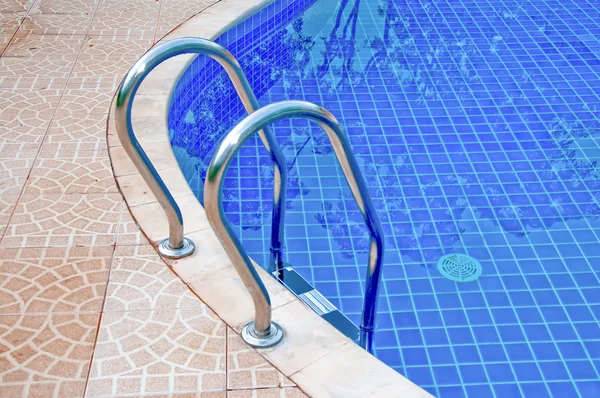 closeup merdiven Hotel Yüzme Havuzu