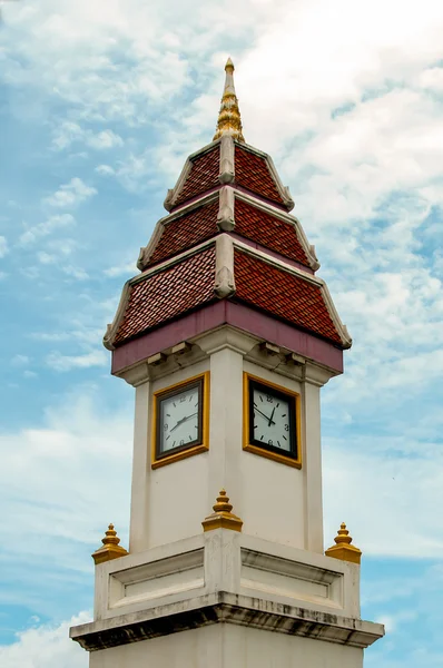 Relógio da torre estilo tailandês — Fotografia de Stock