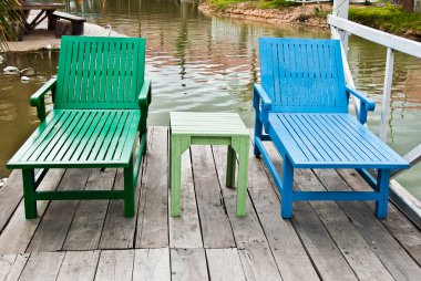 Kanal uzun sandalye rengi